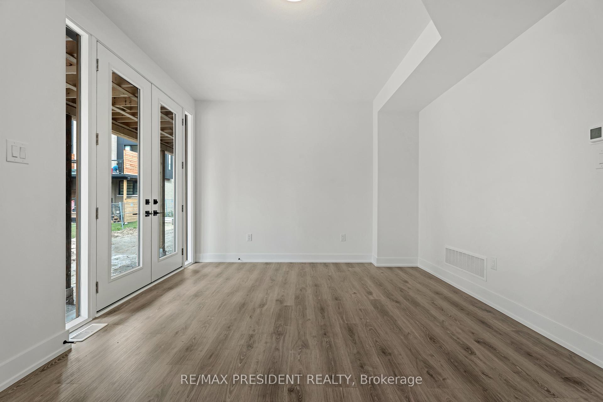 3 Bedrooms Condo at 2273 Turnberry, Burlington For sale