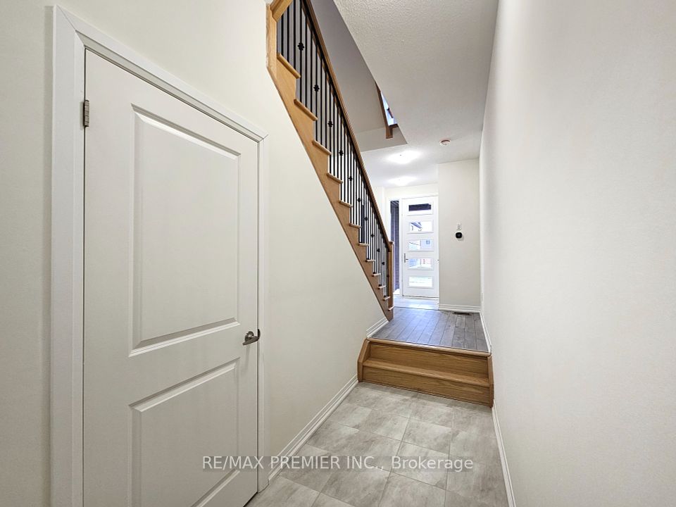 142 Turnberry Lane, Barrie, ON L9J 0M3