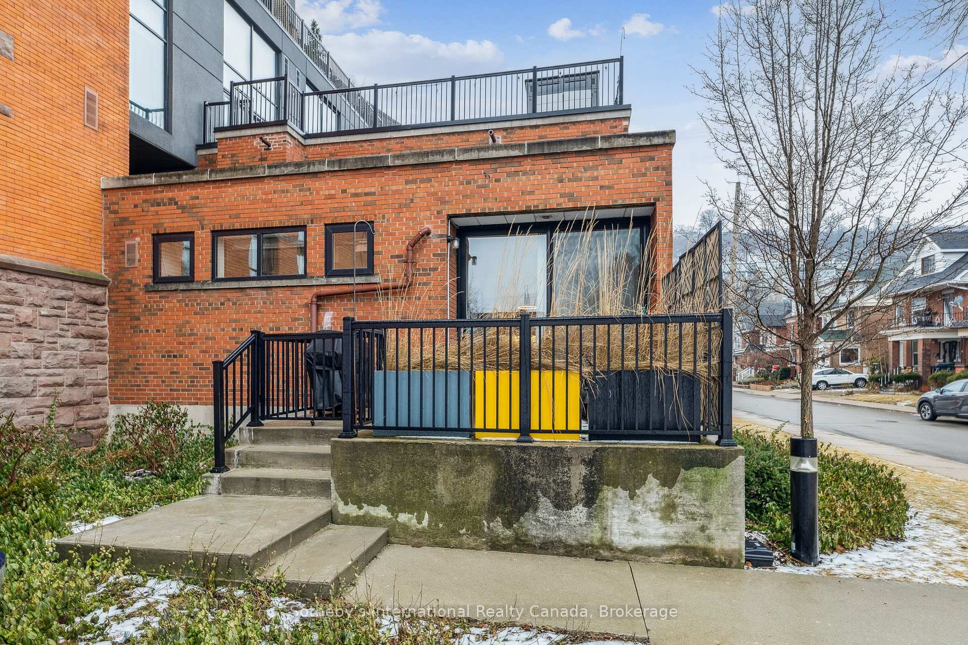 3 Bedrooms Condo at 200 Stinson, Hamilton For sale