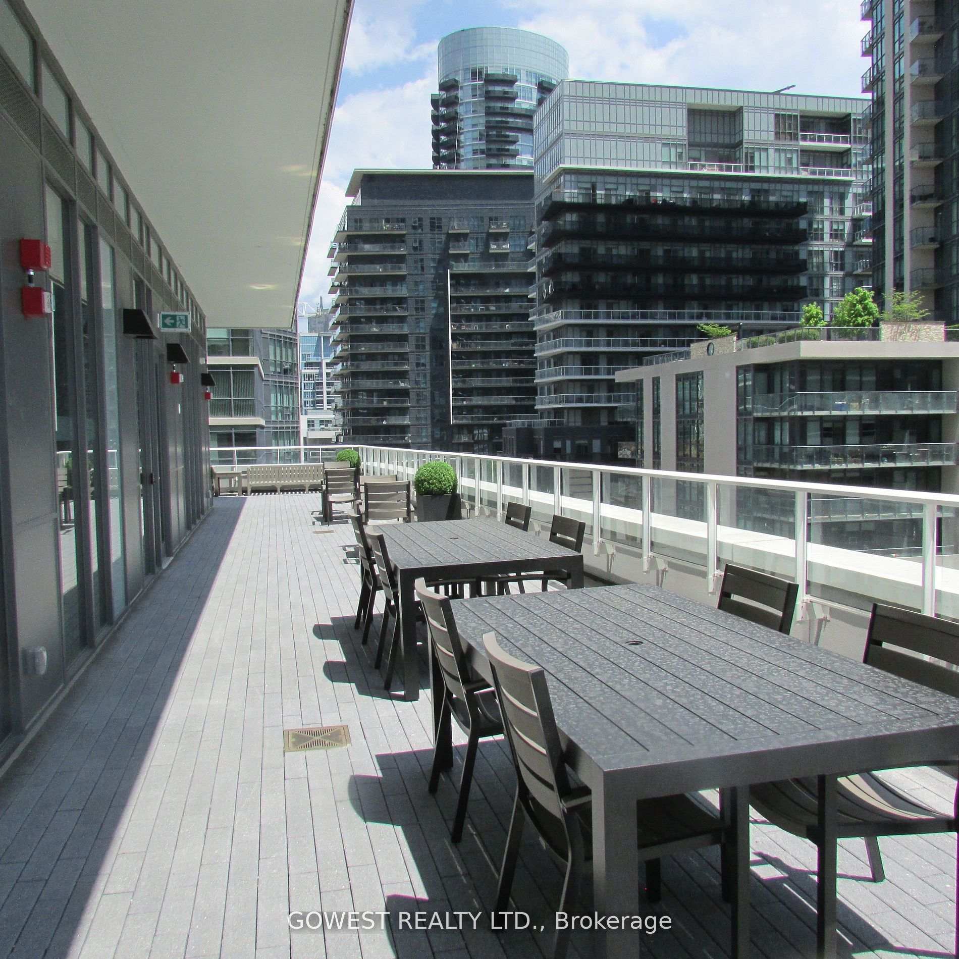 2 Bedrooms Condo at 70 Annie Craig,  Toronto For sale
