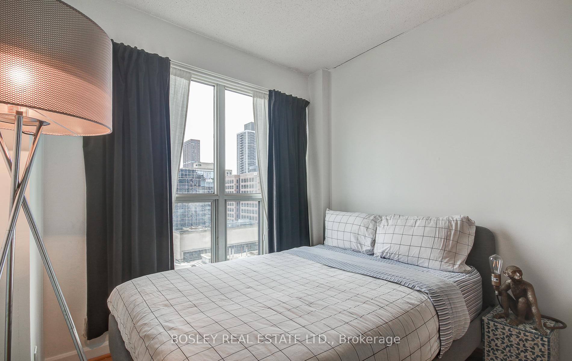 2 Bedrooms Condo at 8 Park, Toronto For sale