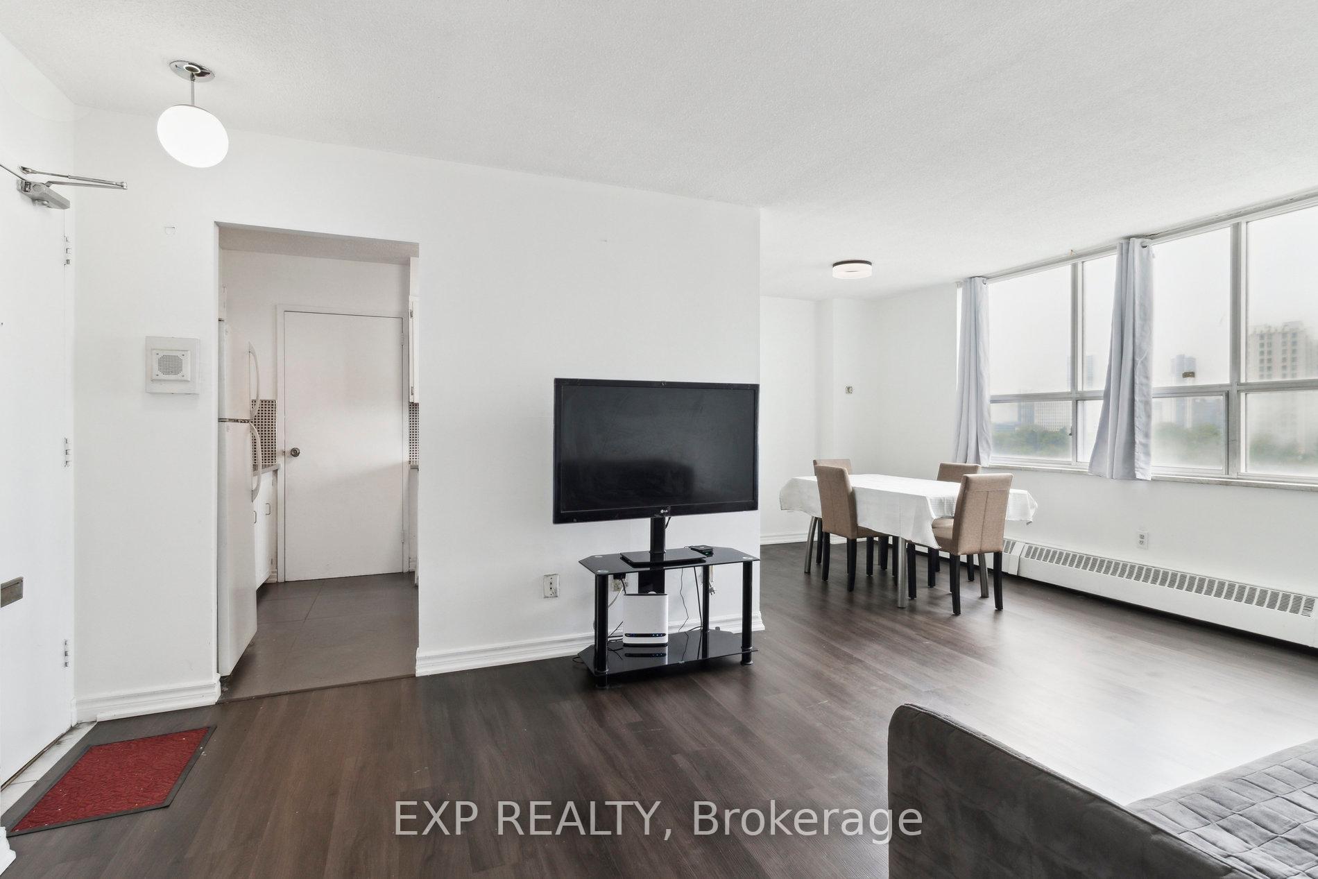 3 Bedrooms Condo at 5 Parkway Forest, Toronto For sale