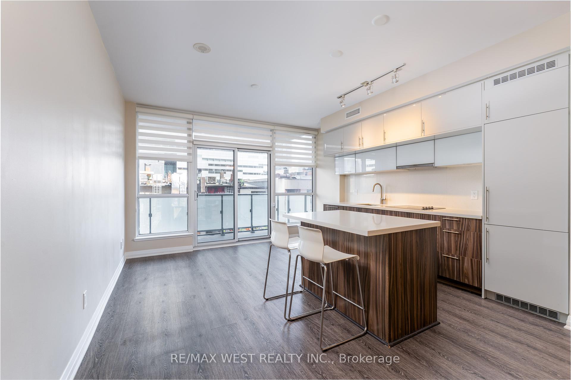 2 Bedrooms Condo at 8 Mercer, Toronto For sale