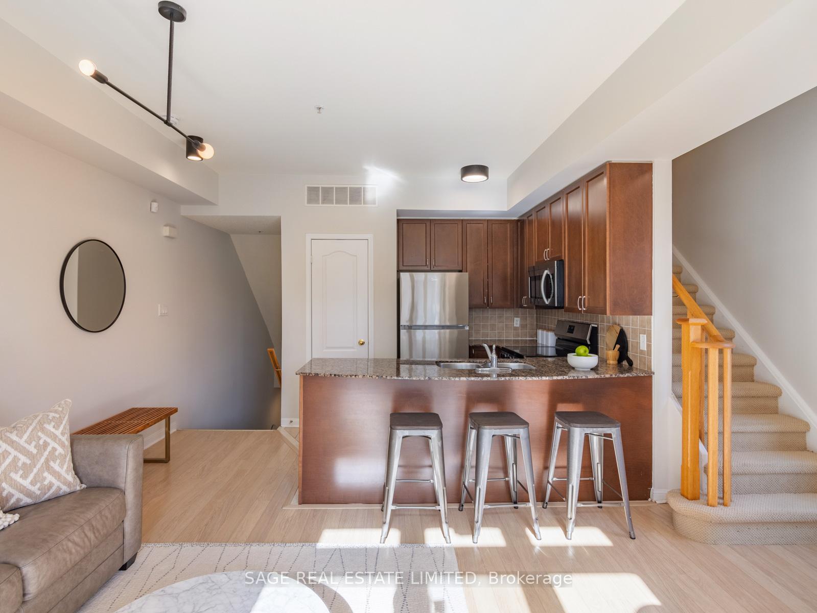 2 Bedrooms Condo at 78 Carr, Toronto For sale