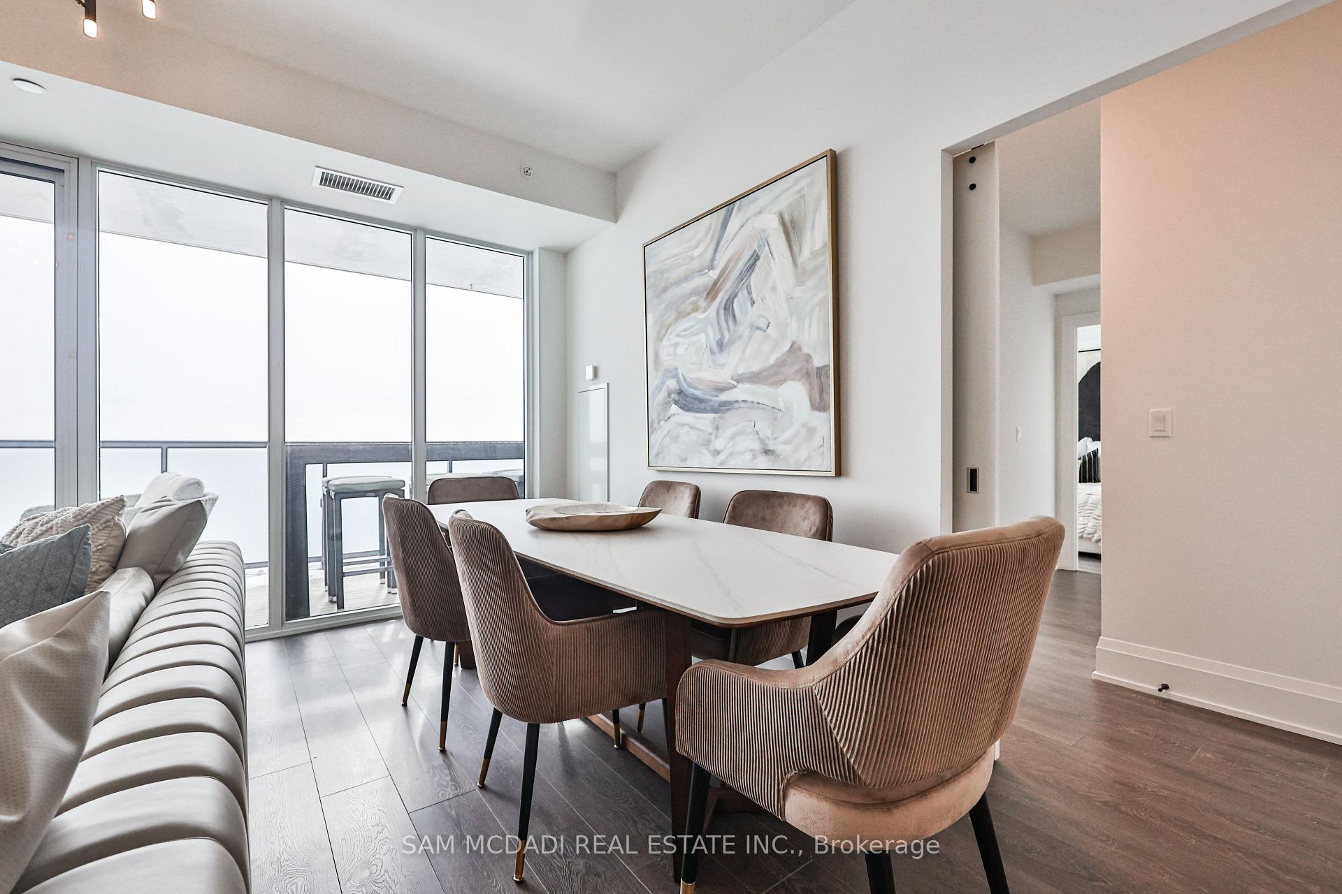 3 Bedrooms Condo at 370 Martha, Burlington For sale