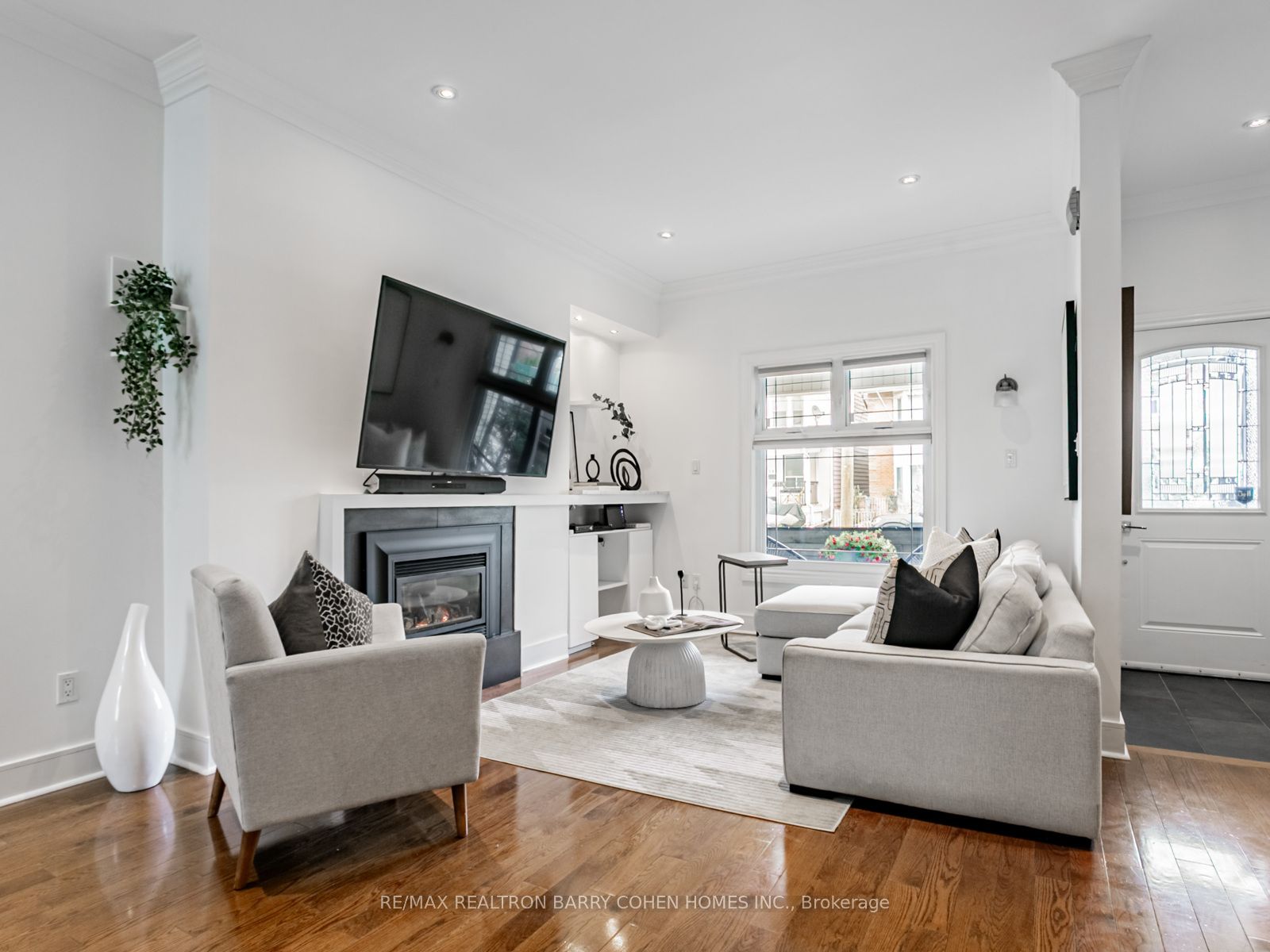 506 Pape Avenue, Toronto, ON M4K 3R2