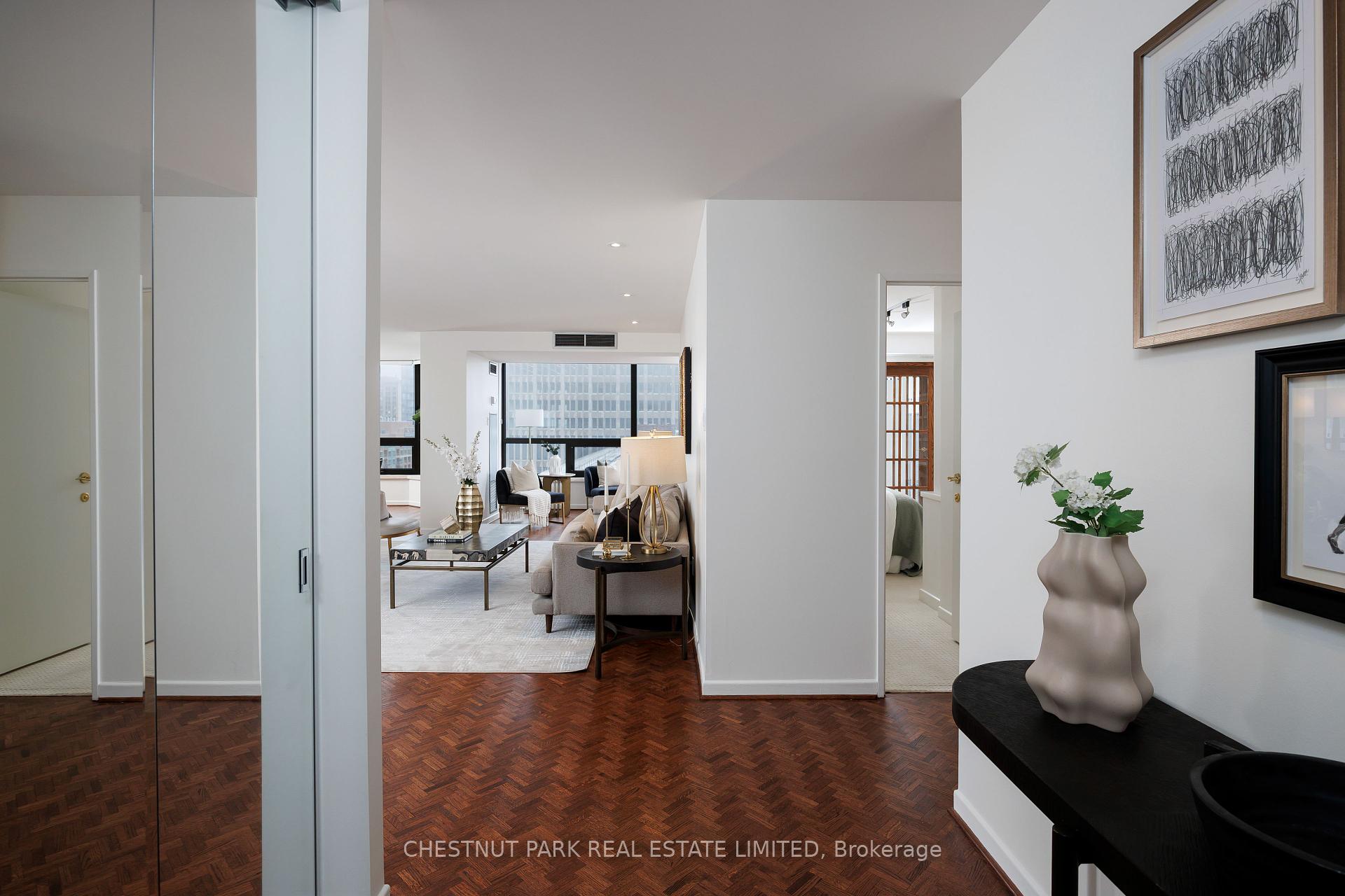 3 Bedrooms Condo at 62 Wellesley, Toronto For sale