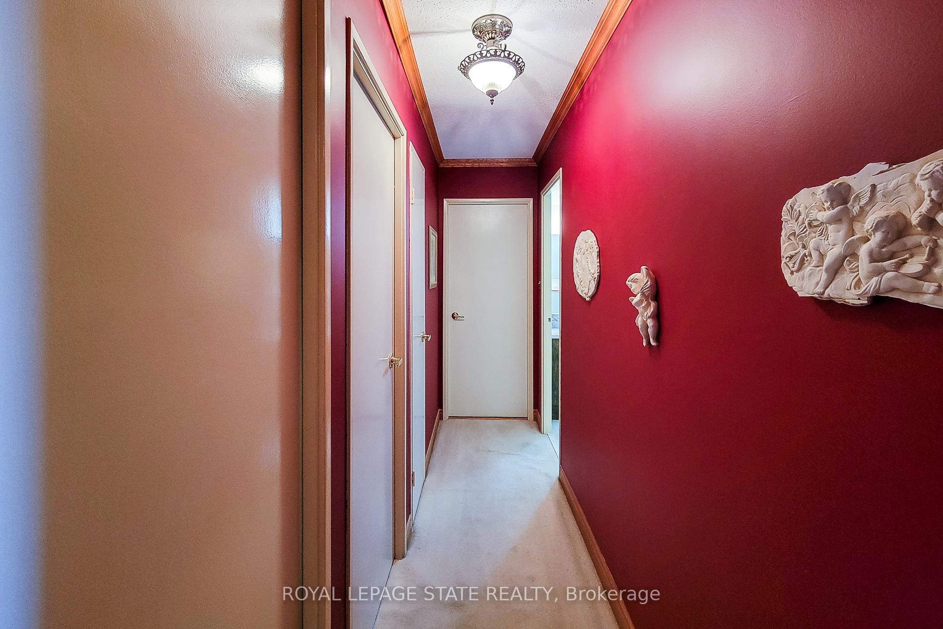 3 Bedrooms Condo at 301 Frances, Hamilton For sale