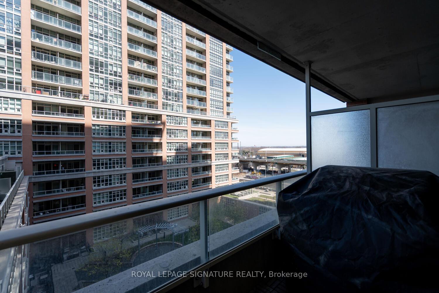 2 Bedrooms Condo at 75 East Liberty, Toronto For sale