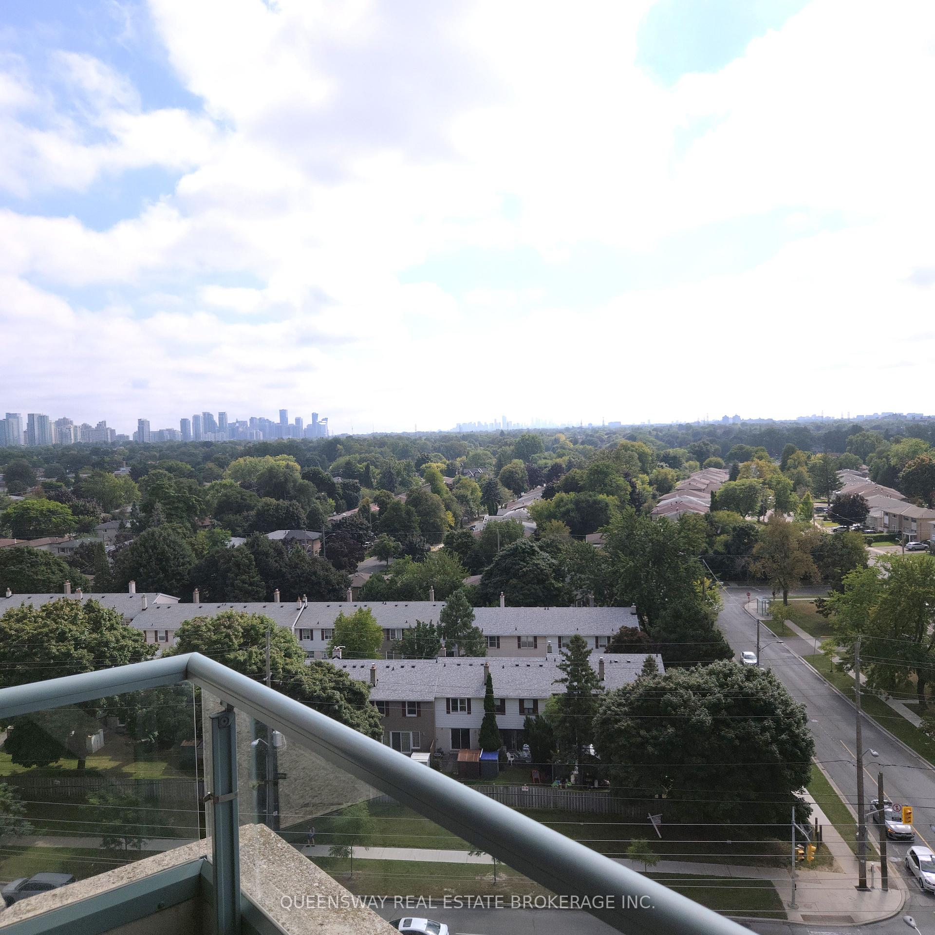 2 Bedrooms Condo at 1 Emerald, Vaughan For sale