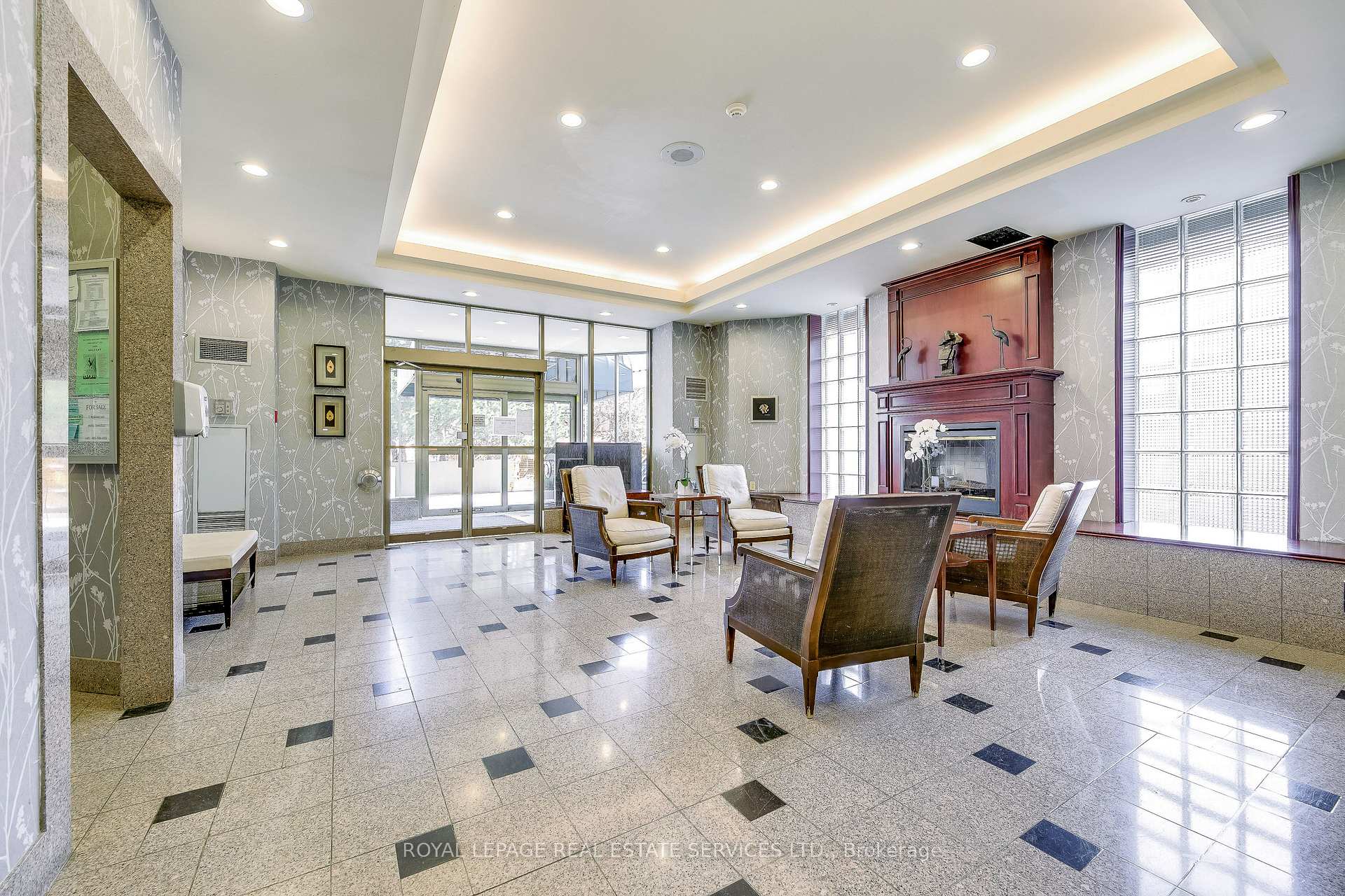 2 Bedrooms Condo at 3605 Kariya, Mississauga For sale