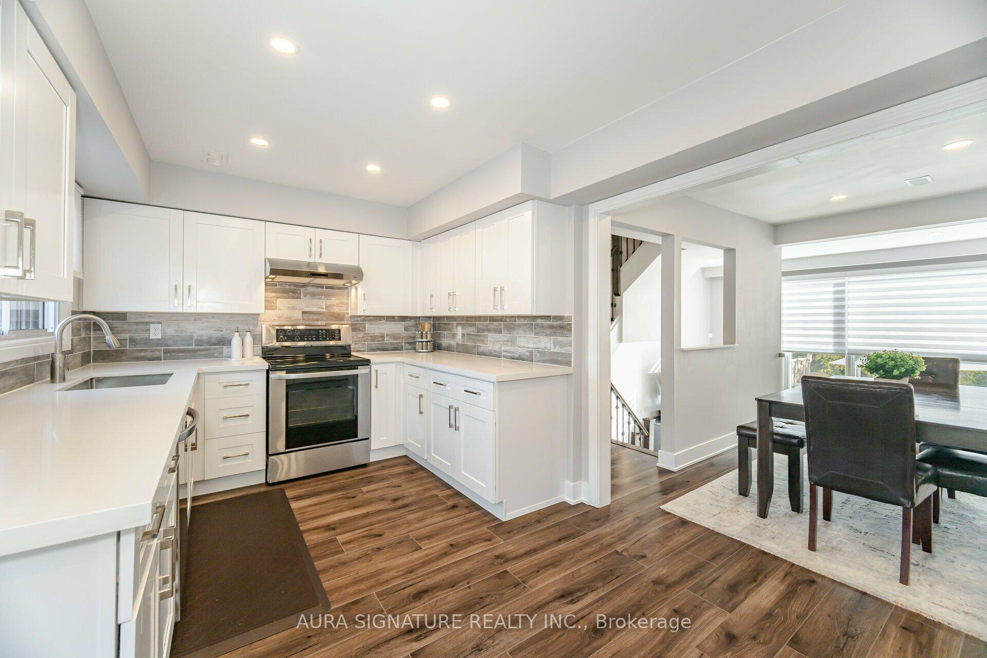 3 Bedrooms Condo at 88 Rainbow, Vaughan For sale