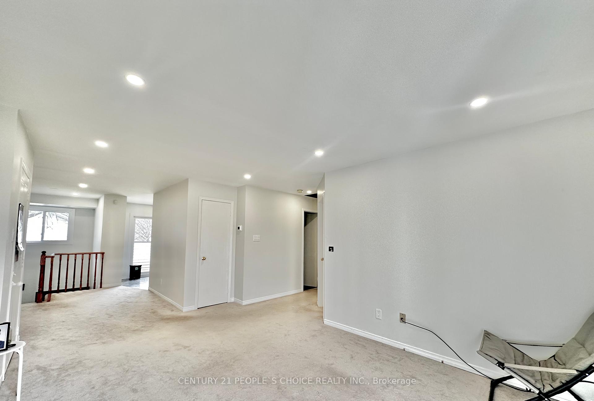 3 Bedrooms Condo at 2530 Northampton, Burlington For sale