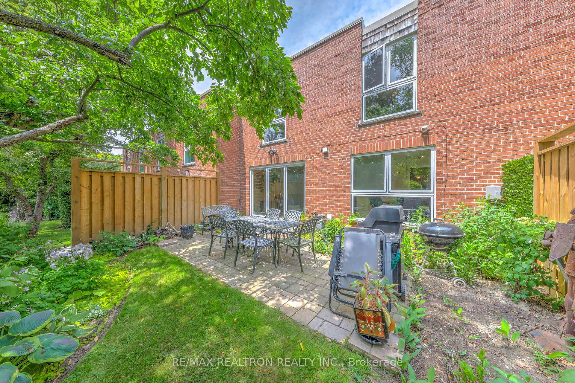 5 Bedrooms Condo at 14 Anvil Millway, Toronto For sale