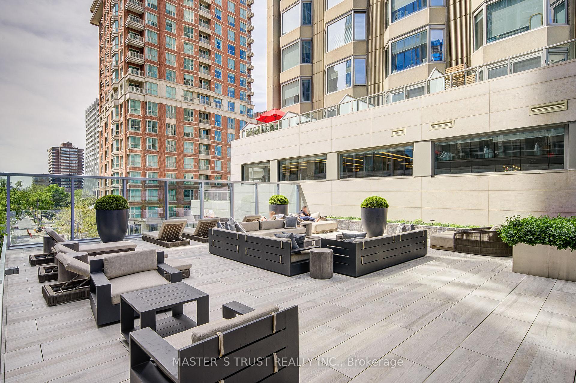 1 Bedroom Condo at 188 Cumberland, Toronto For sale