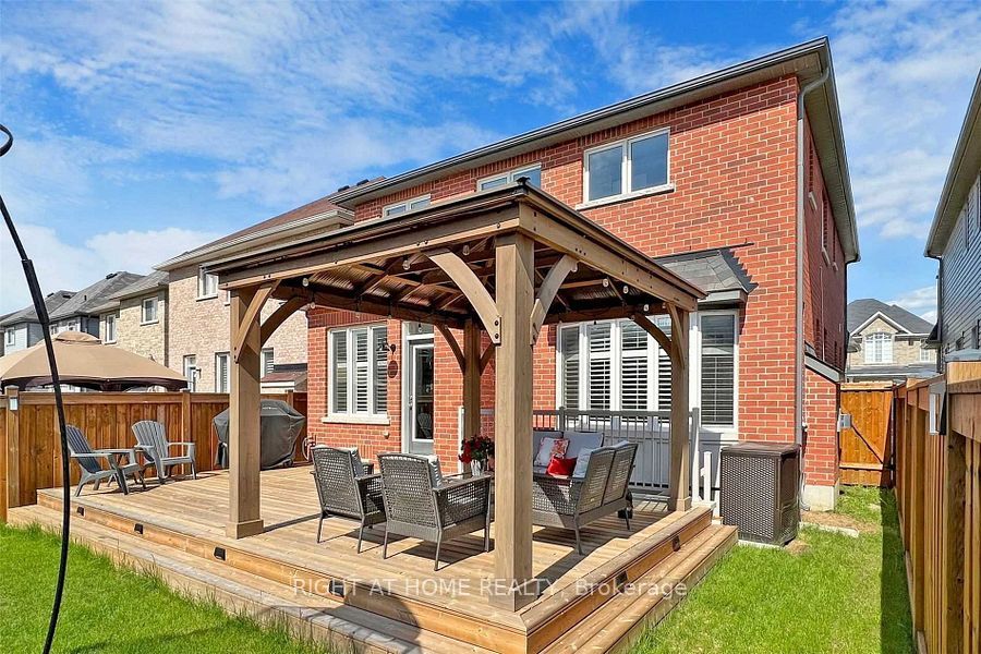 82 John Link Avenue, Georgina, ON L0E 1R0