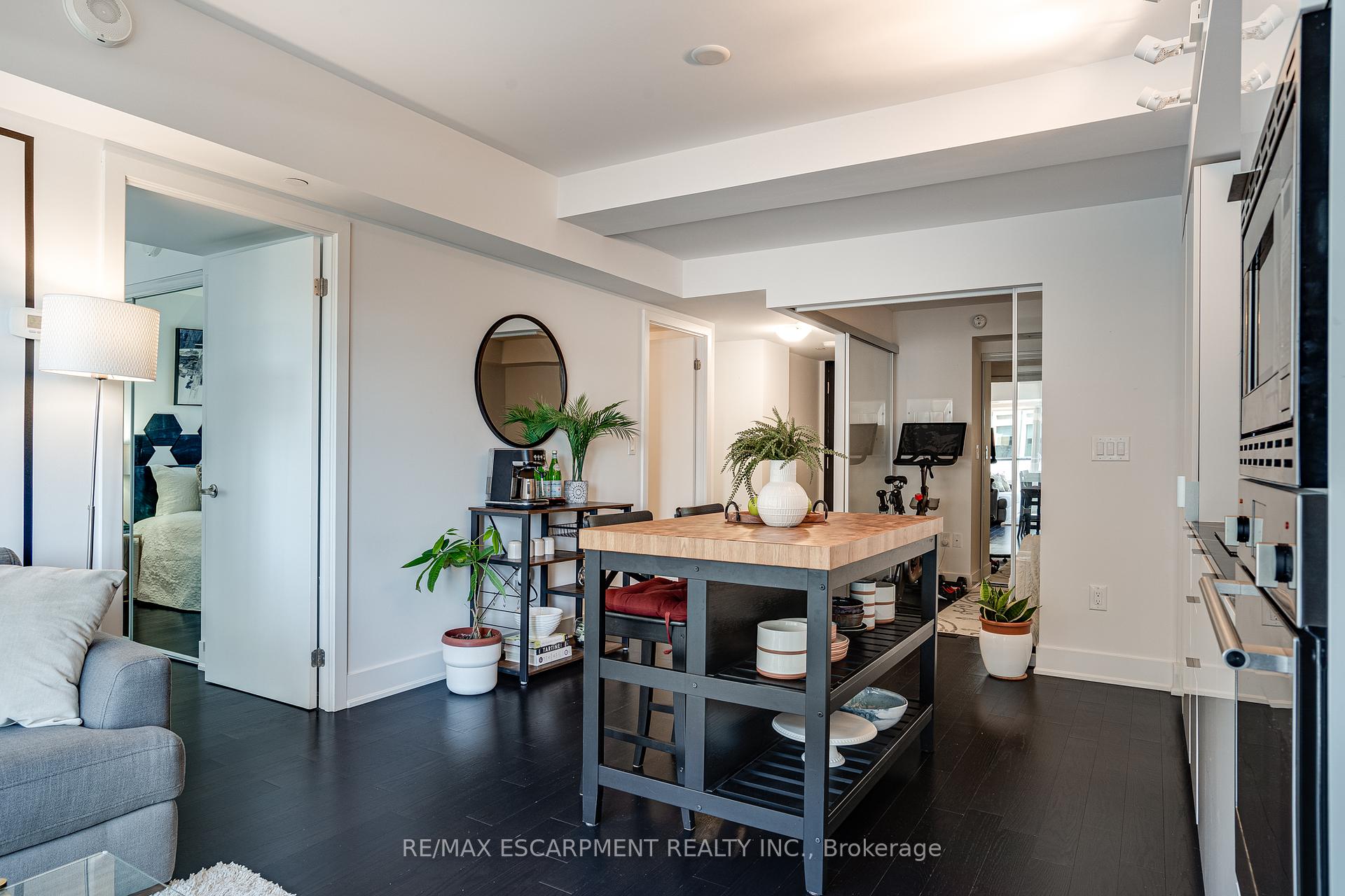 3 Bedrooms Condo at 955 BAY, Toronto For sale