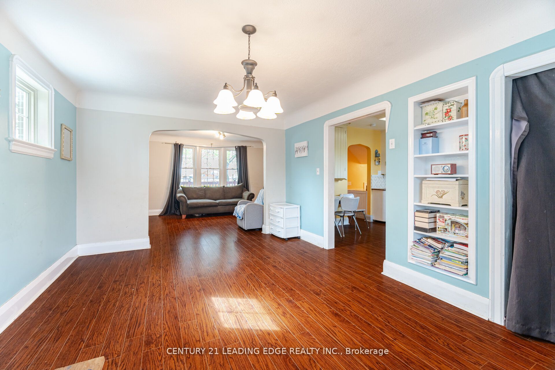 980 King Street E