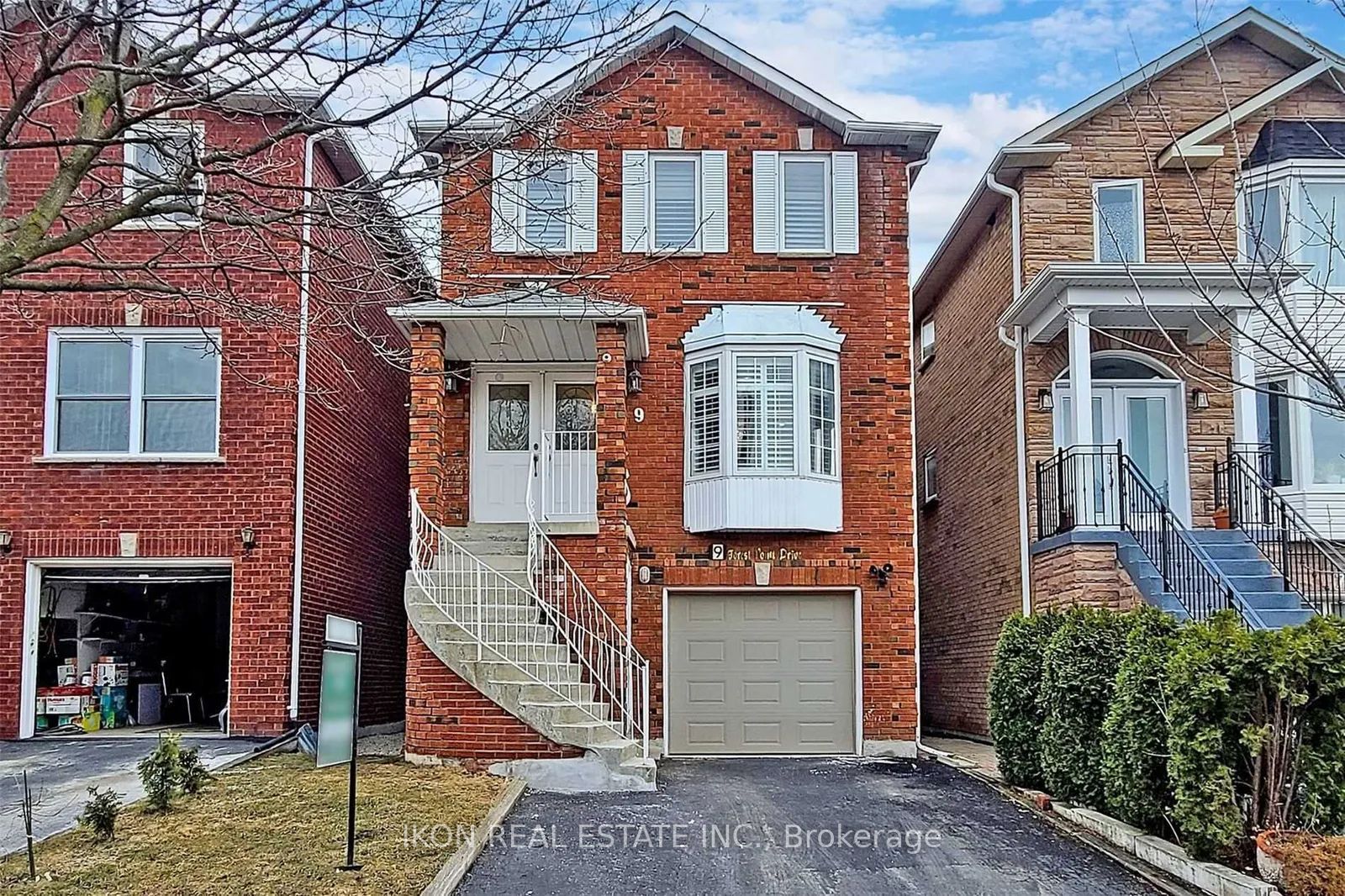9 Forest Point Drive, Toronto, ON M6M 5E8