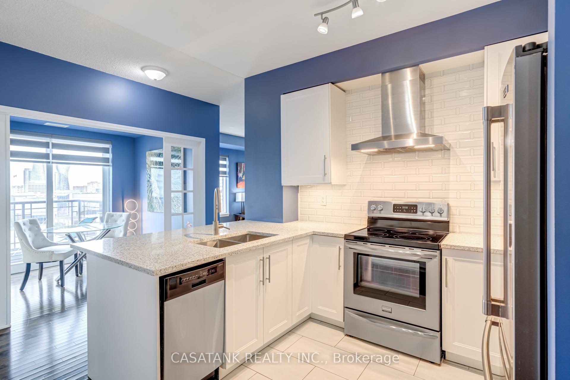 3 Bedrooms Condo at 385 Prince Of Wales, Mississauga For sale