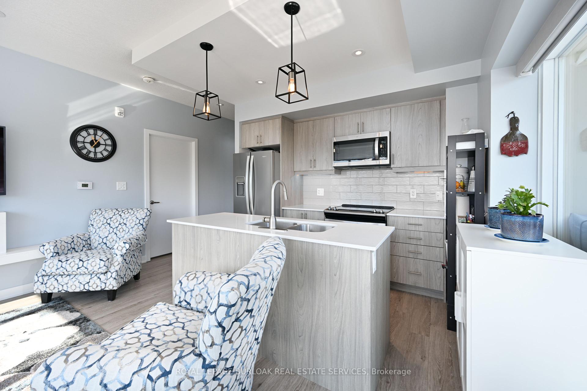 2 Bedrooms Condo at 16 Markle,  Hamilton For sale