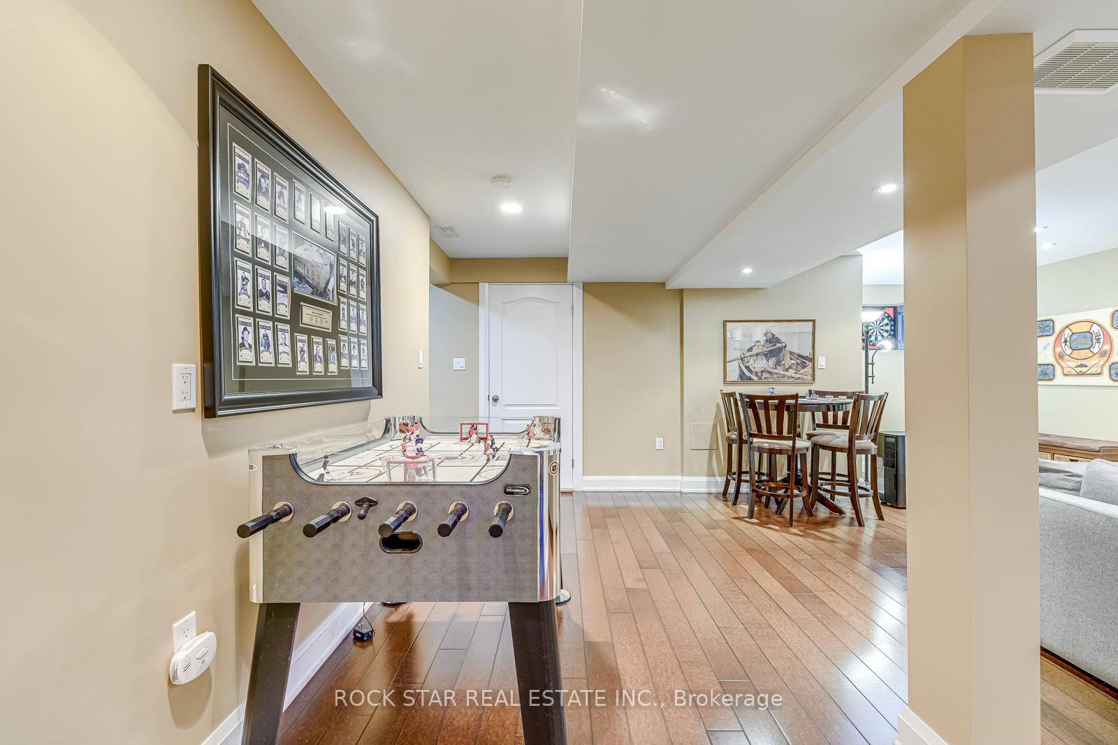 2 Bedrooms Condo at 515 North Service, Hamilton For sale