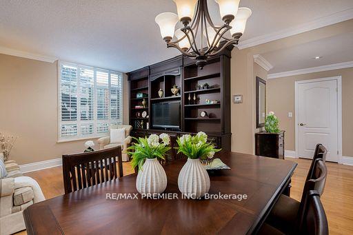 2 Bedrooms Condo at 53 Woodbridge, Vaughan For sale