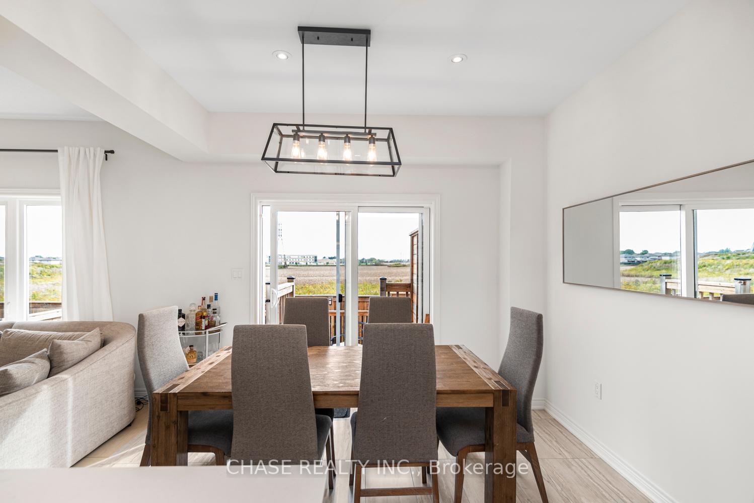 8 Bedrooms Condo at 120 Vineberg,  Hamilton For sale