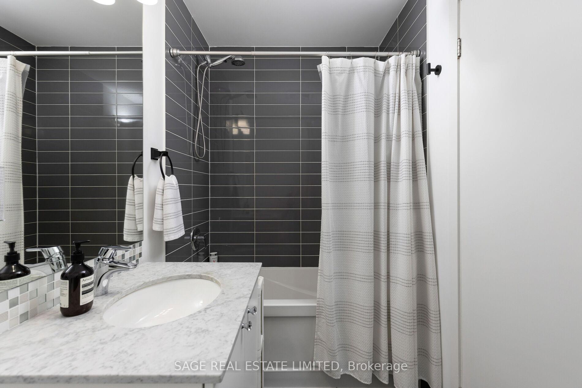 2 Bedrooms Condo at 150 East Liberty, Toronto For sale