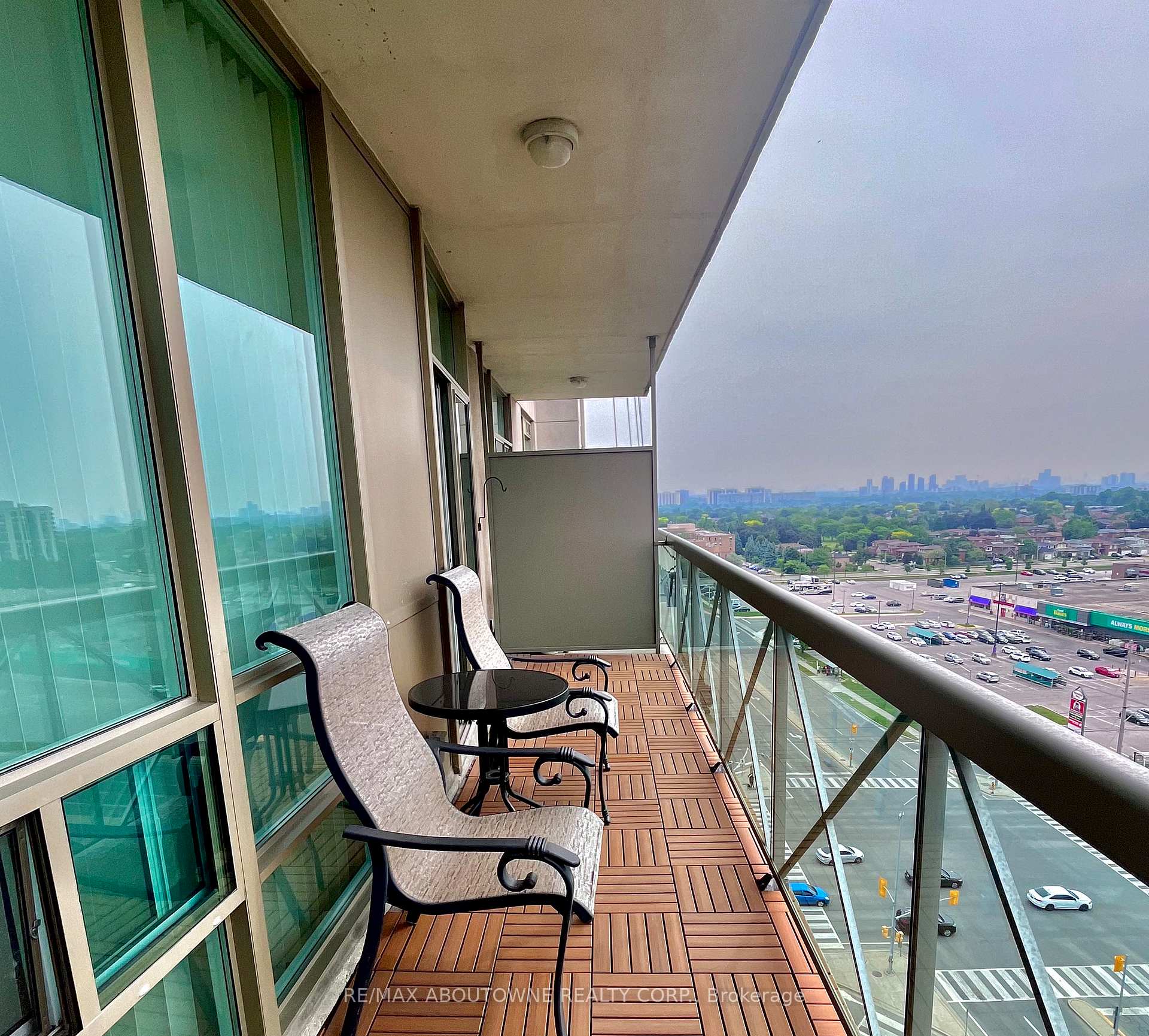 2 Bedrooms Condo at 1359 Rathburn, Mississauga For sale