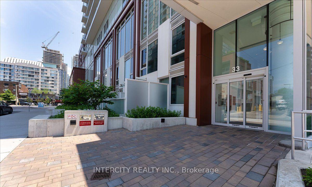 3 Bedrooms Condo at 33 Helendale, Toronto For sale