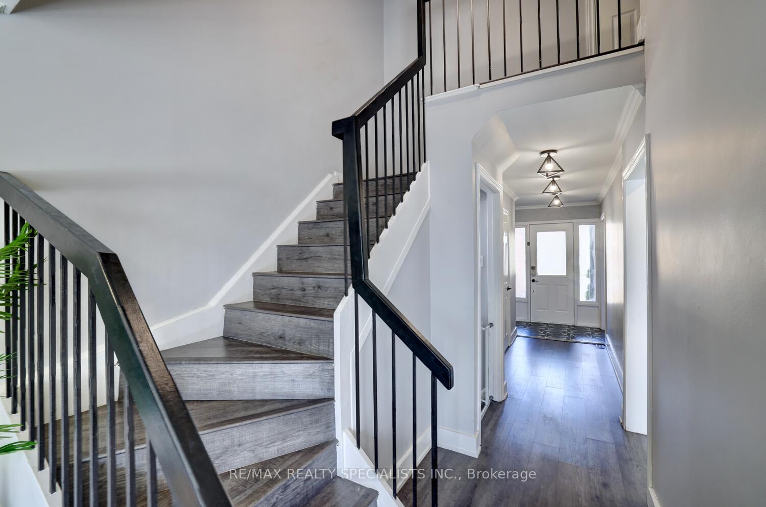 3 Bedrooms Condo at 3265 South Millway, Mississauga For sale