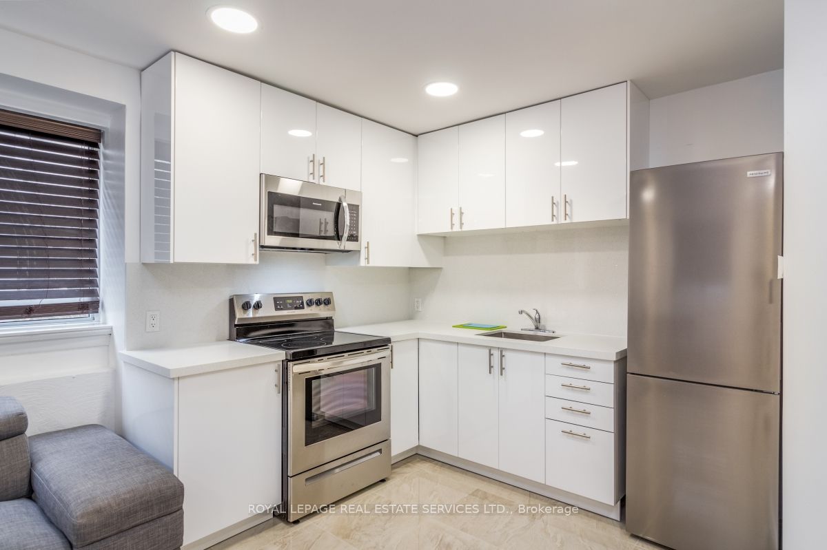 2709 Lake Shore Boulevard W