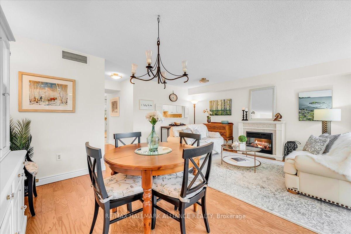 2 Bedrooms Condo at 1071 QUEENS, Oakville For sale