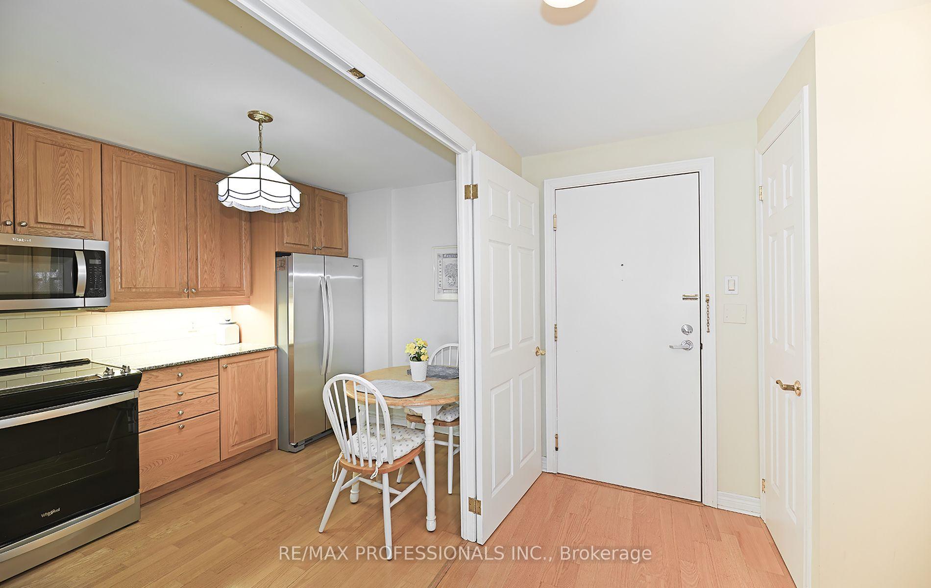 3 Bedrooms Condo at 3085 Bloor, Toronto For sale