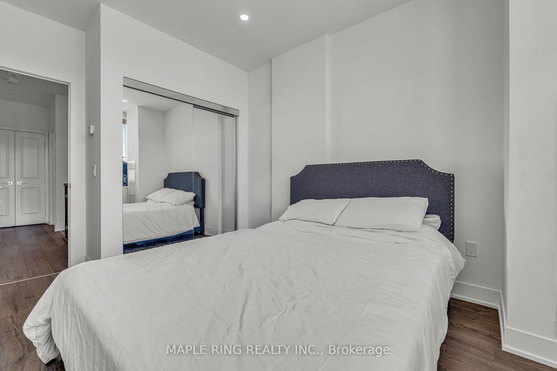 3 Bedrooms Condo at 2908 Highway 7, Vaughan For sale