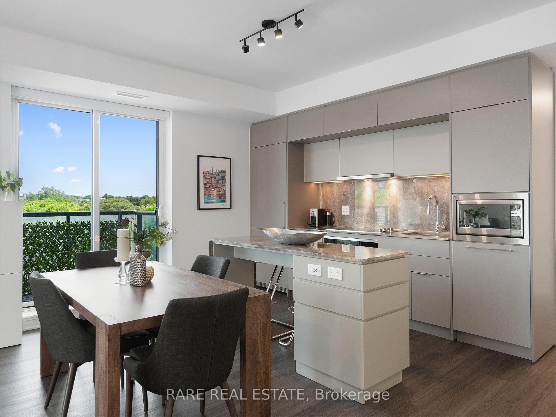3 Bedrooms Condo at 185 Alberta, Toronto For sale