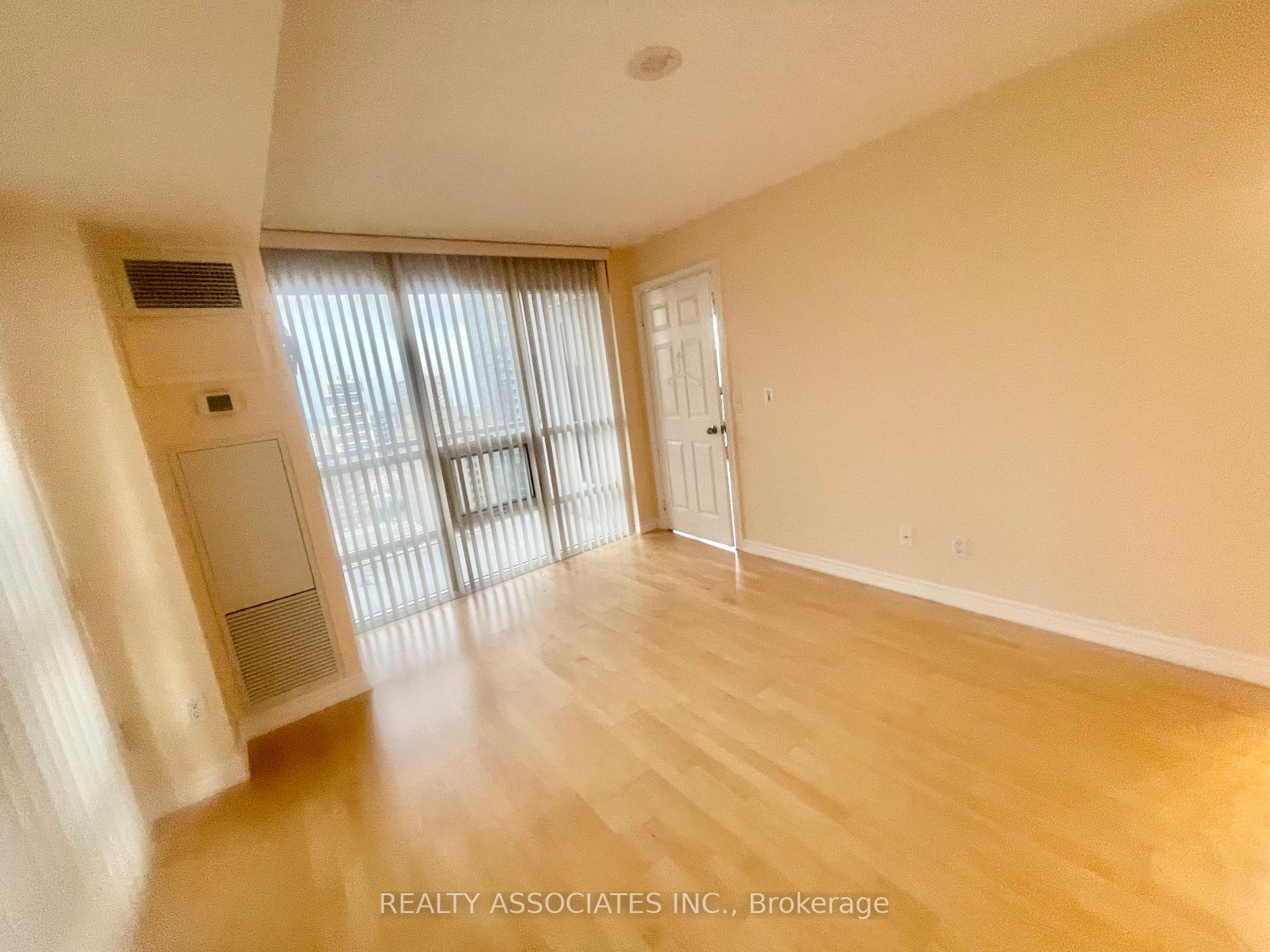 3 Bedrooms Condo at 761 Bay, Toronto For sale