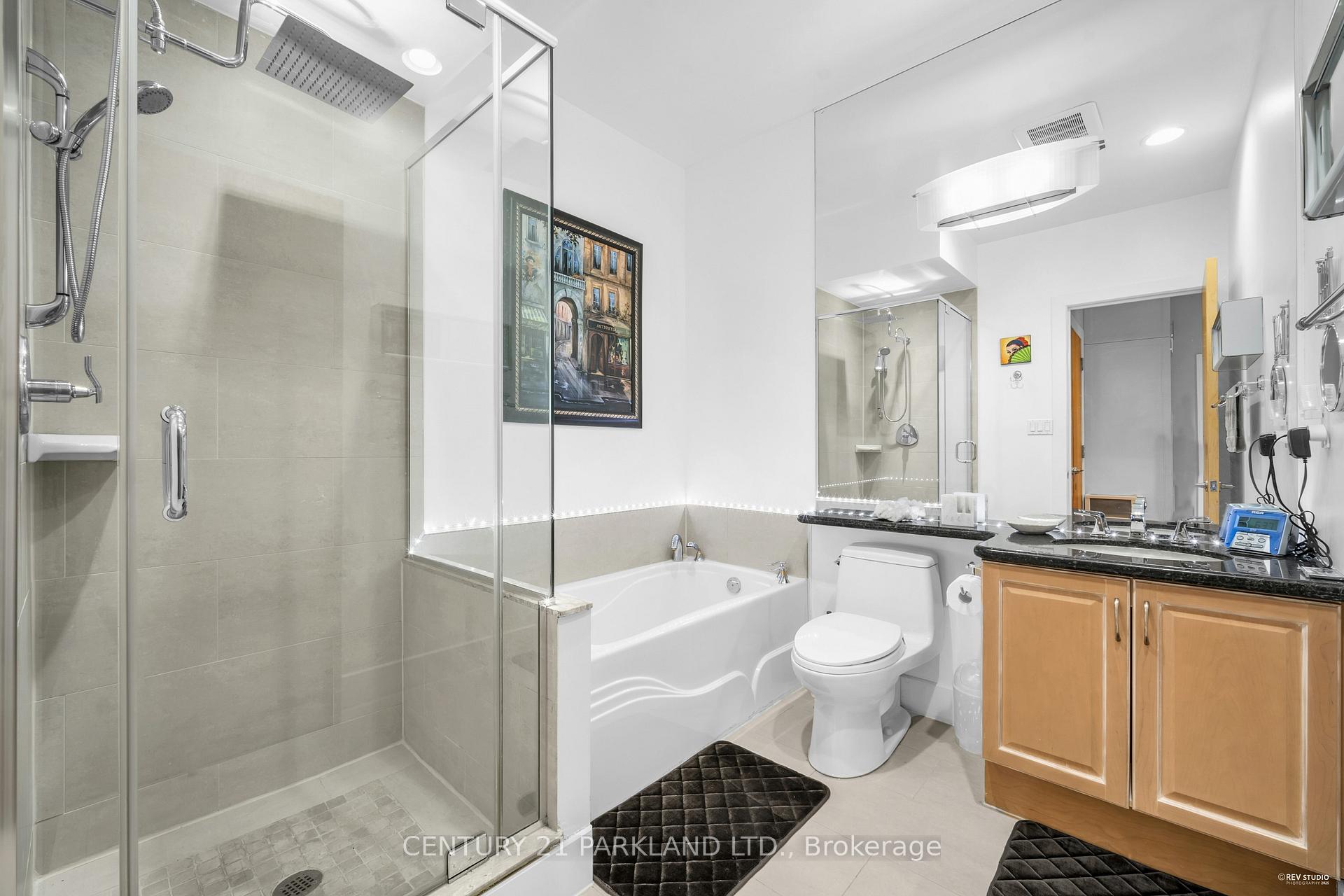 3 Bedrooms Condo at 7 Lorraine, Toronto For sale