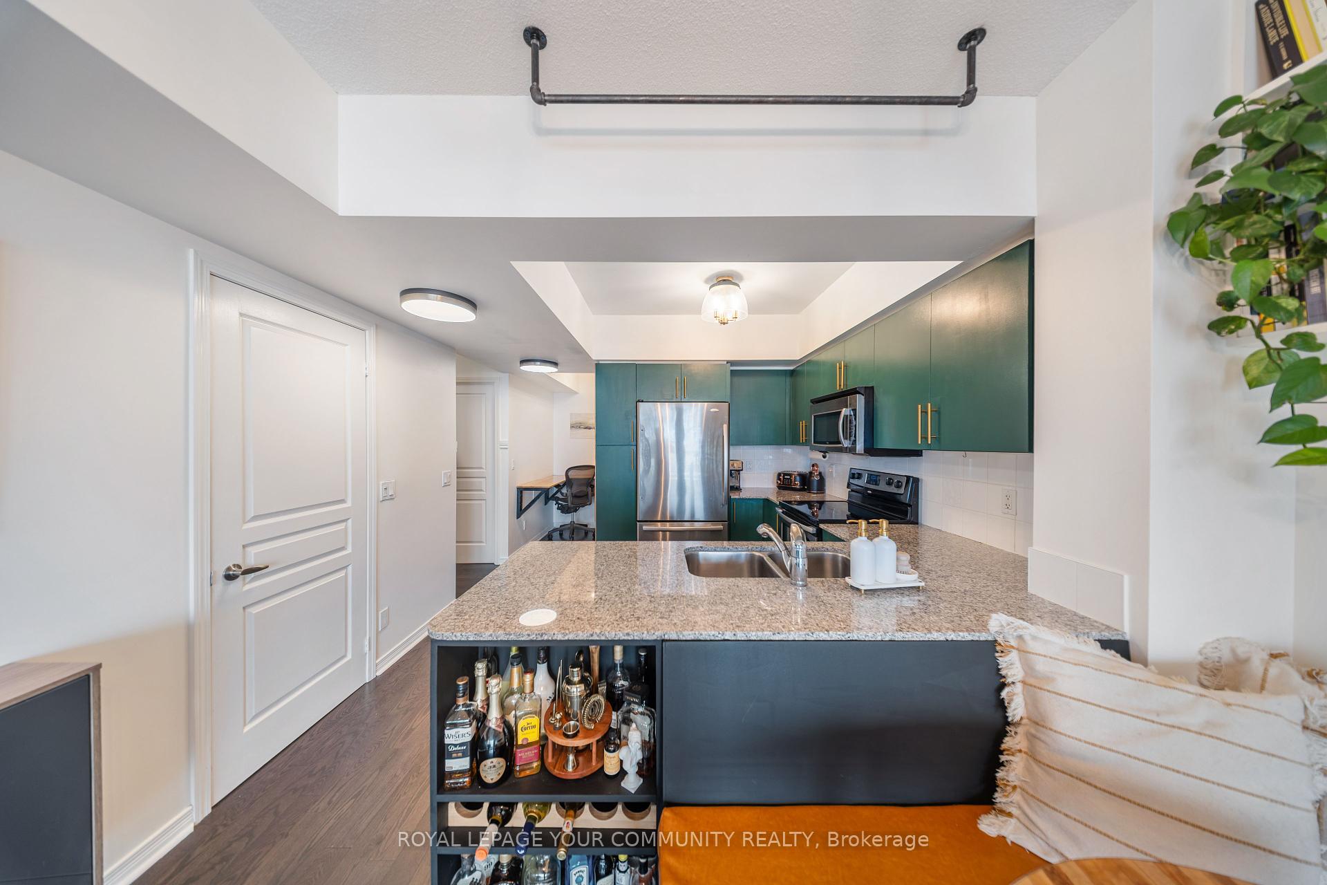 2 Bedrooms Condo at 15 Legion, Toronto For sale