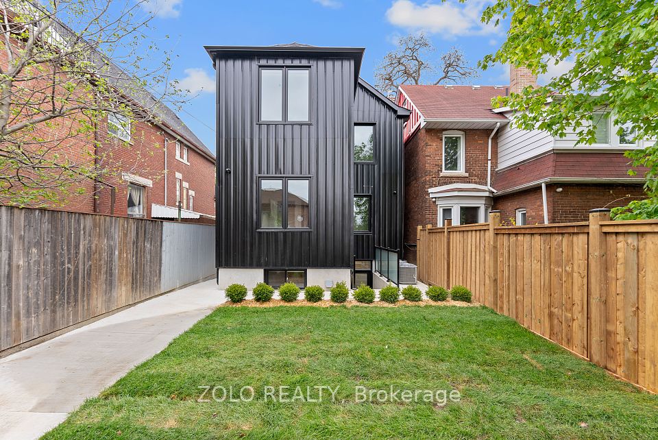 1556 Davenport