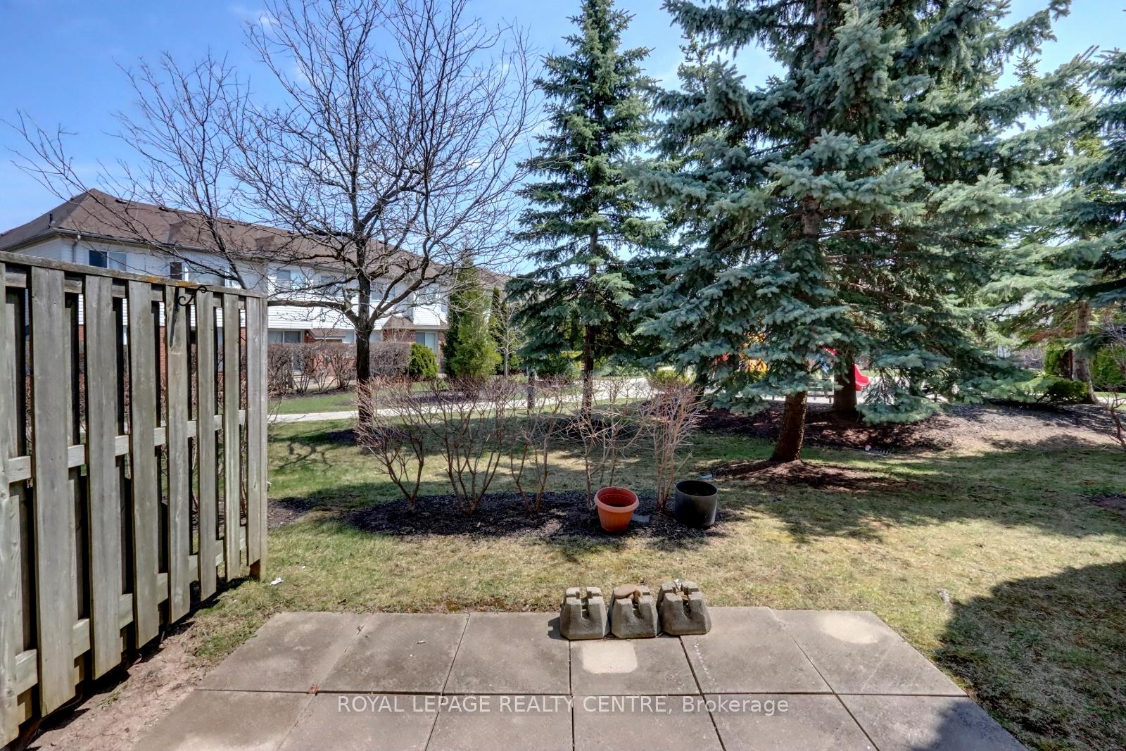 3 Bedrooms Condo at 5230 Glen Erin, Mississauga For sale