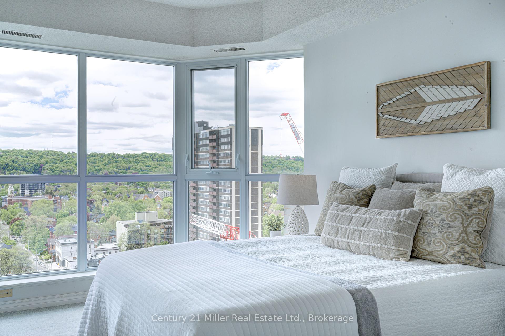 2 Bedrooms Condo at 67 Caroline, Hamilton For sale