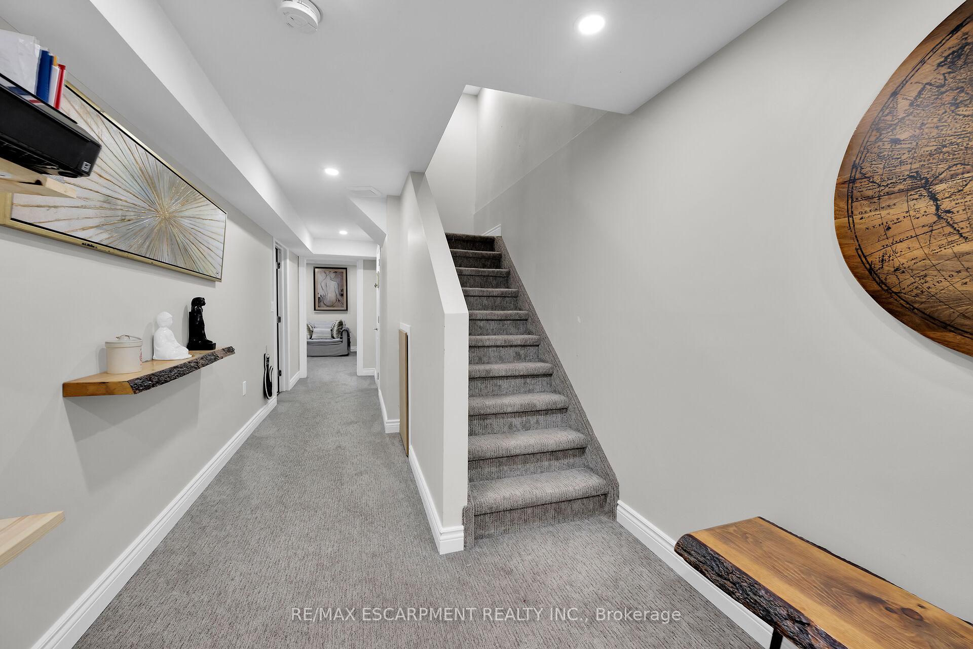 4 Bedrooms Condo at 134 Terni, Hamilton For sale