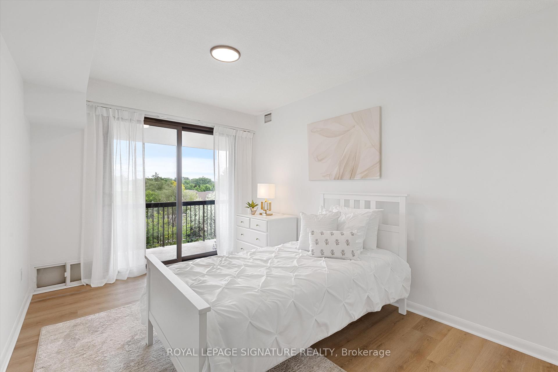 3 Bedrooms Condo at 2185 Marine, Oakville For sale
