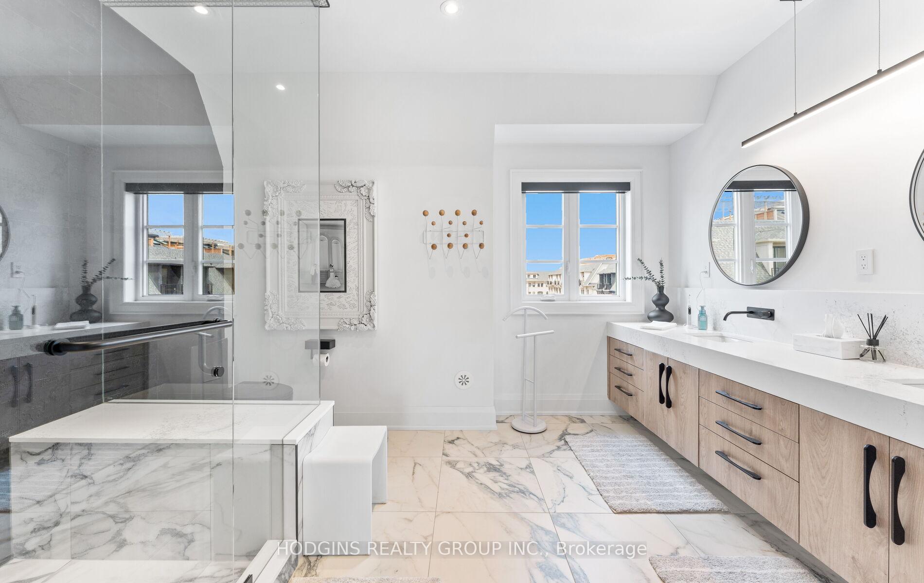 4 Bedrooms Condo at 10 Lunar, Mississauga For sale