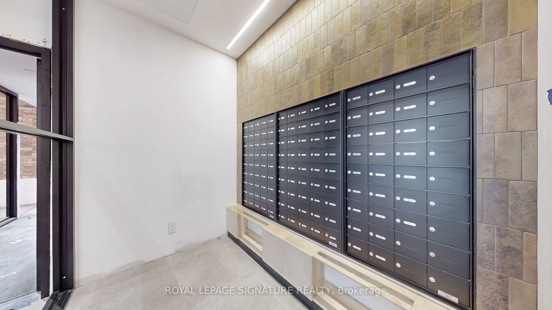 1200 Dundas Street W, #203