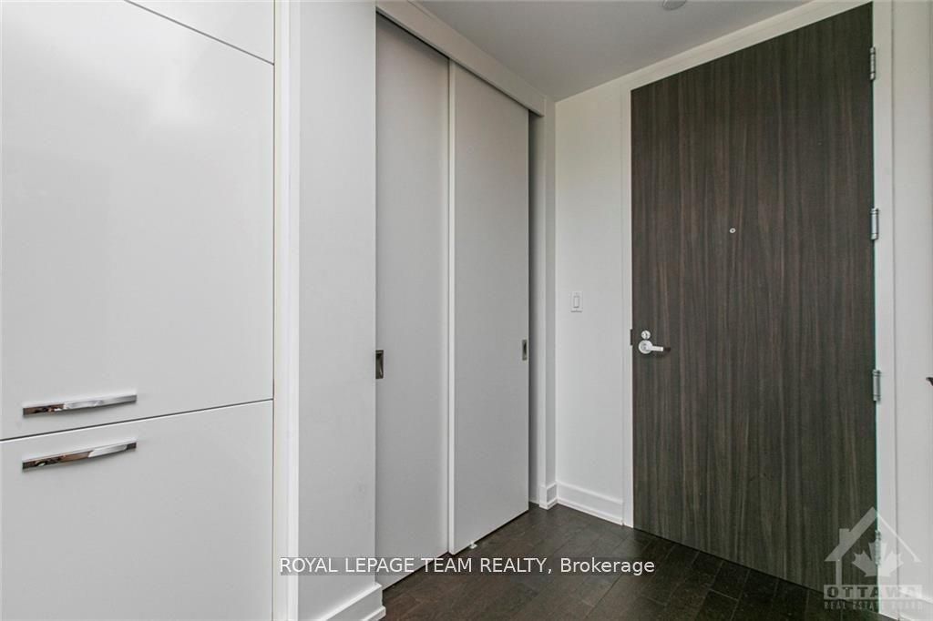 111 Champagne Avenue S, #906