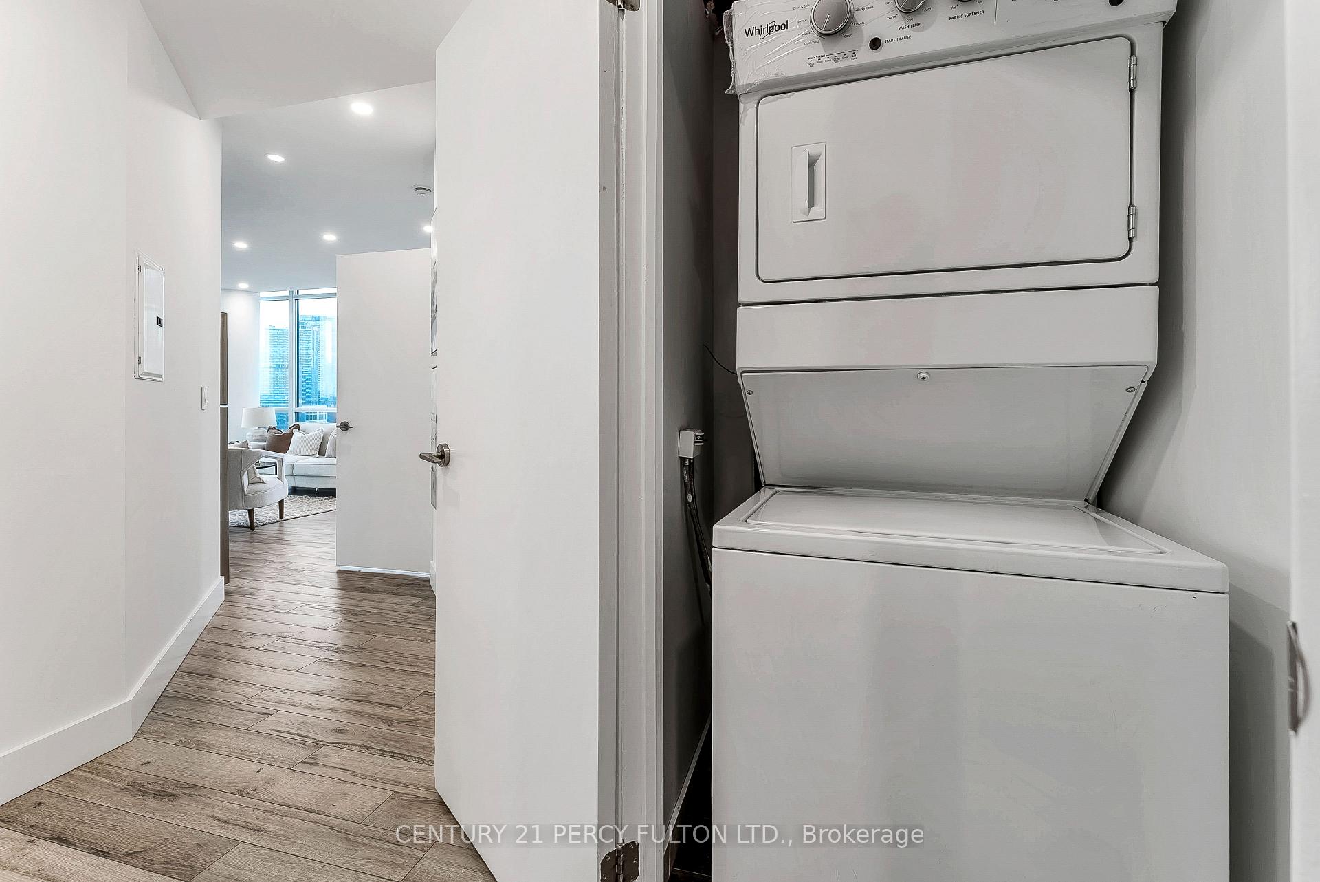 2 Bedrooms Condo at 209 Fort York, Toronto For sale