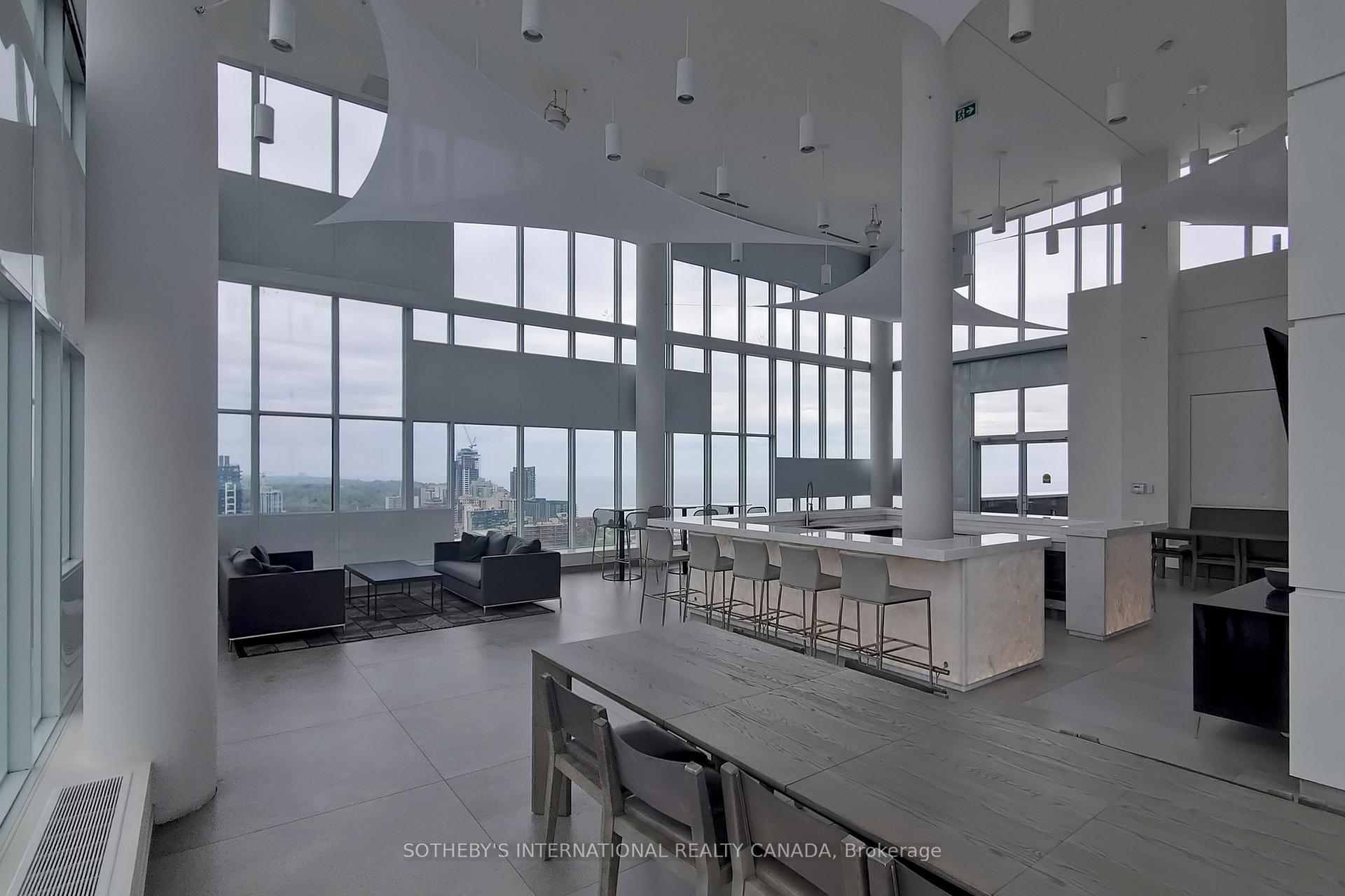 2 Bedrooms Condo at 500 Brock, Burlington For sale